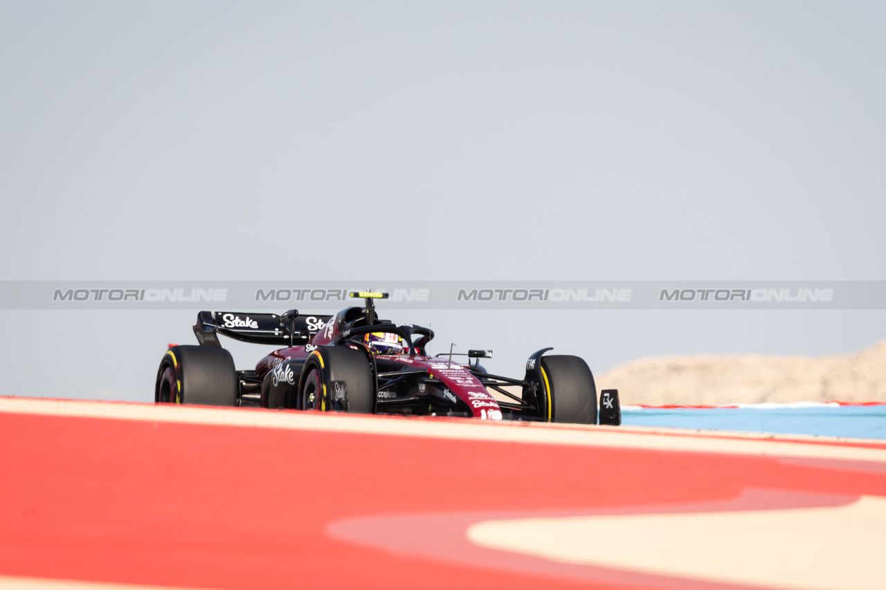 GP BAHRAIN, Zhou Guanyu (CHN) Alfa Romeo F1 Team C43.

03.03.2023. Formula 1 World Championship, Rd 1, Bahrain Grand Prix, Sakhir, Bahrain, Practice Day

- www.xpbimages.com, EMail: requests@xpbimages.com © Copyright: Bearne / XPB Images