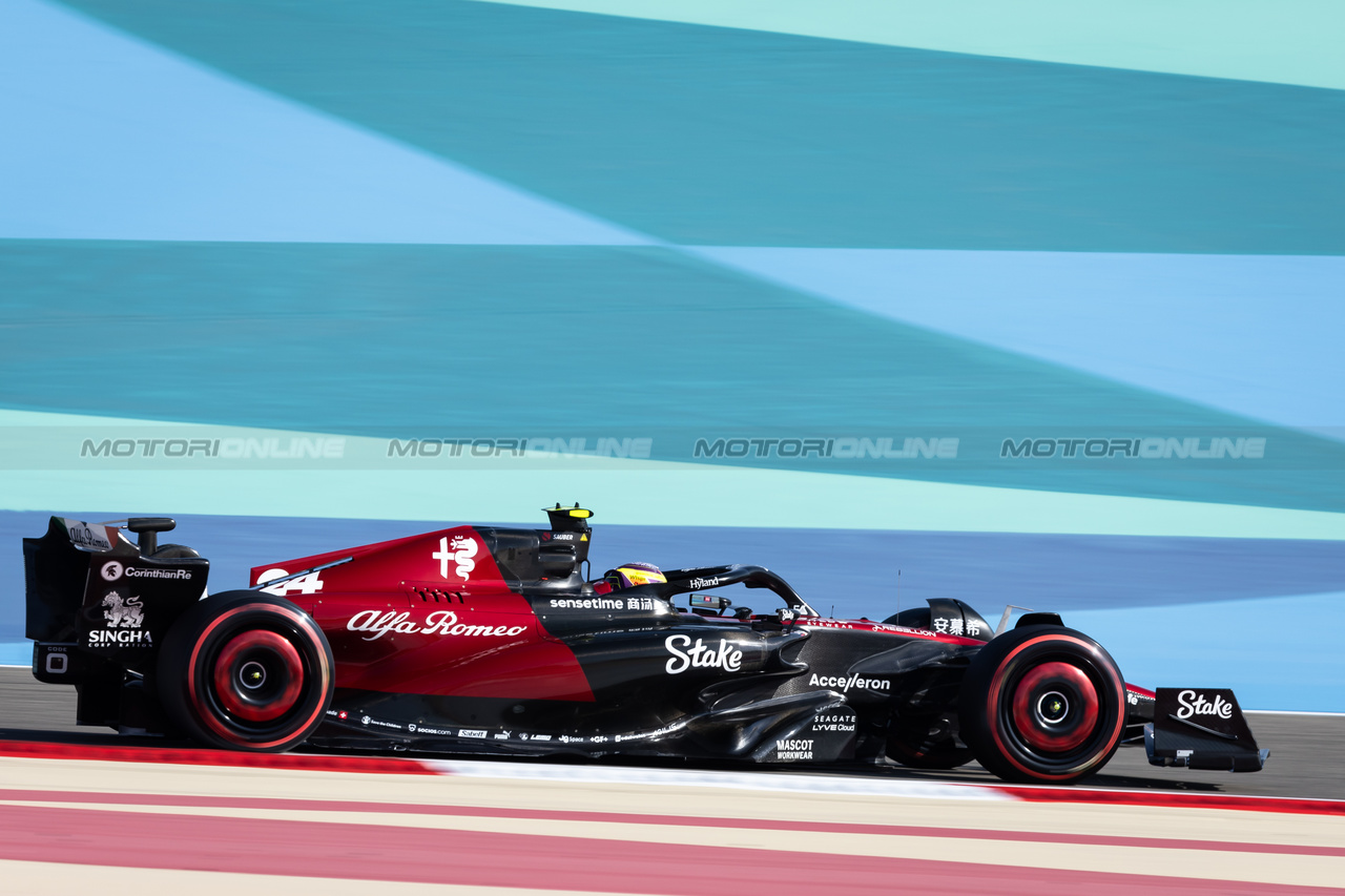 GP BAHRAIN, Zhou Guanyu (CHN) Alfa Romeo F1 Team C43.

03.03.2023. Formula 1 World Championship, Rd 1, Bahrain Grand Prix, Sakhir, Bahrain, Practice Day

- www.xpbimages.com, EMail: requests@xpbimages.com © Copyright: Bearne / XPB Images