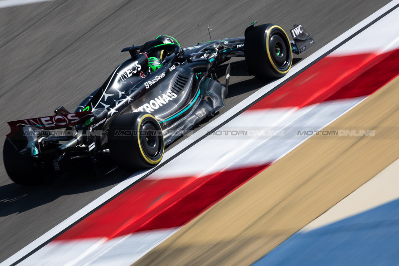 GP BAHRAIN, George Russell (GBR) Mercedes AMG F1 W14.

03.03.2023. Formula 1 World Championship, Rd 1, Bahrain Grand Prix, Sakhir, Bahrain, Practice Day

- www.xpbimages.com, EMail: requests@xpbimages.com © Copyright: Bearne / XPB Images