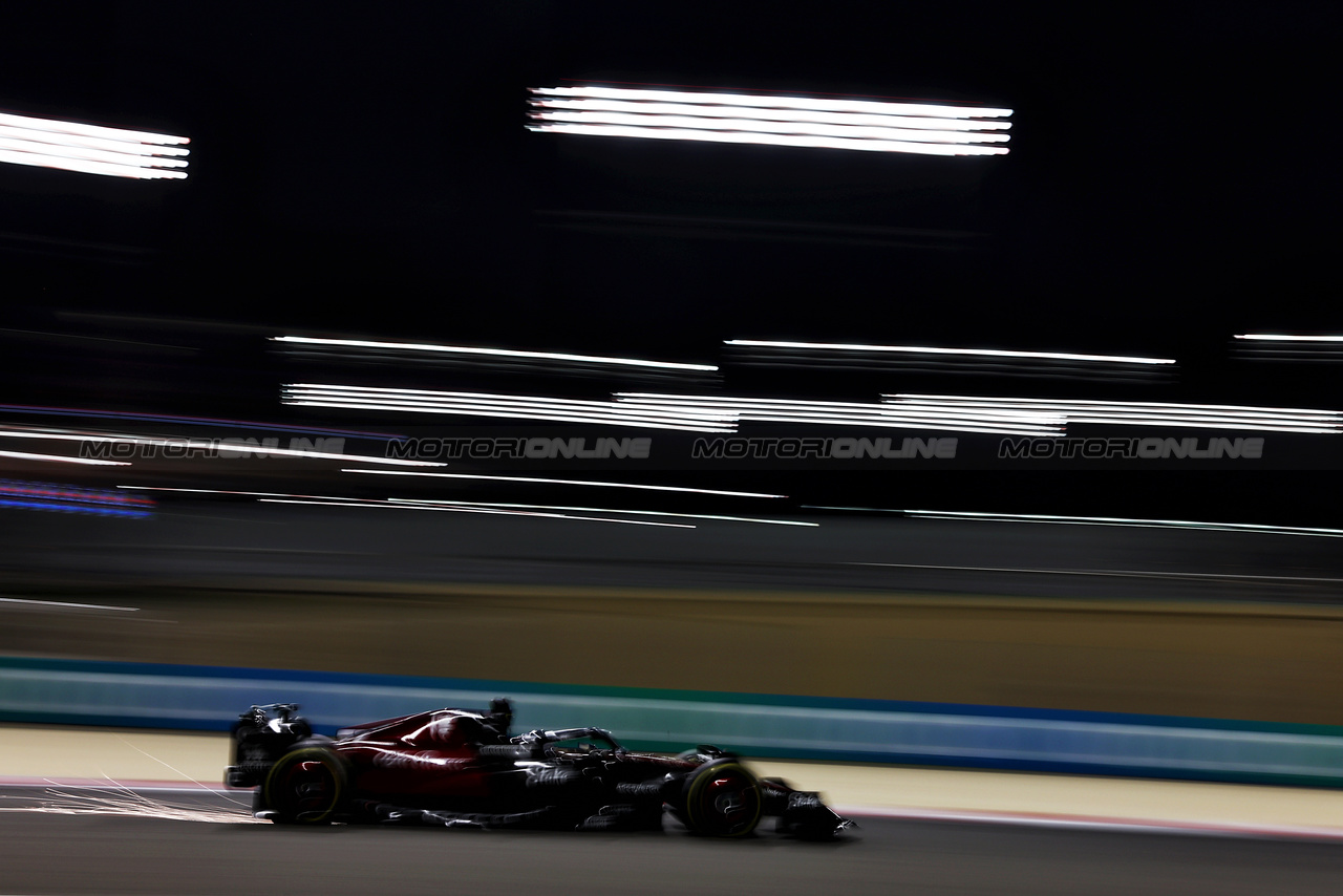 GP BAHRAIN, Valtteri Bottas (FIN) Alfa Romeo F1 Team C43.

03.03.2023. Formula 1 World Championship, Rd 1, Bahrain Grand Prix, Sakhir, Bahrain, Practice Day

- www.xpbimages.com, EMail: requests@xpbimages.com © Copyright: Moy / XPB Images