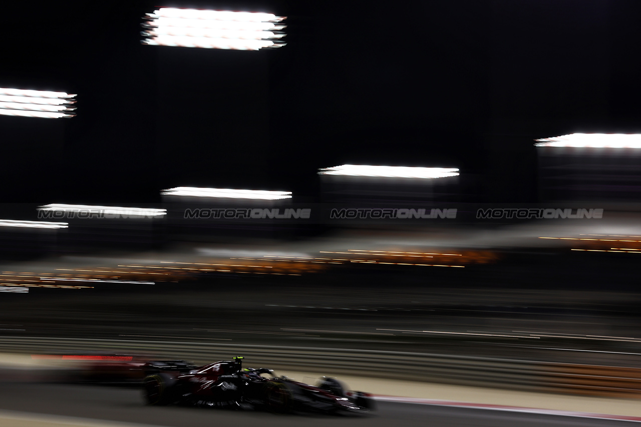 GP BAHRAIN, Zhou Guanyu (CHN) Alfa Romeo F1 Team C43.

03.03.2023. Formula 1 World Championship, Rd 1, Bahrain Grand Prix, Sakhir, Bahrain, Practice Day

- www.xpbimages.com, EMail: requests@xpbimages.com © Copyright: Moy / XPB Images
