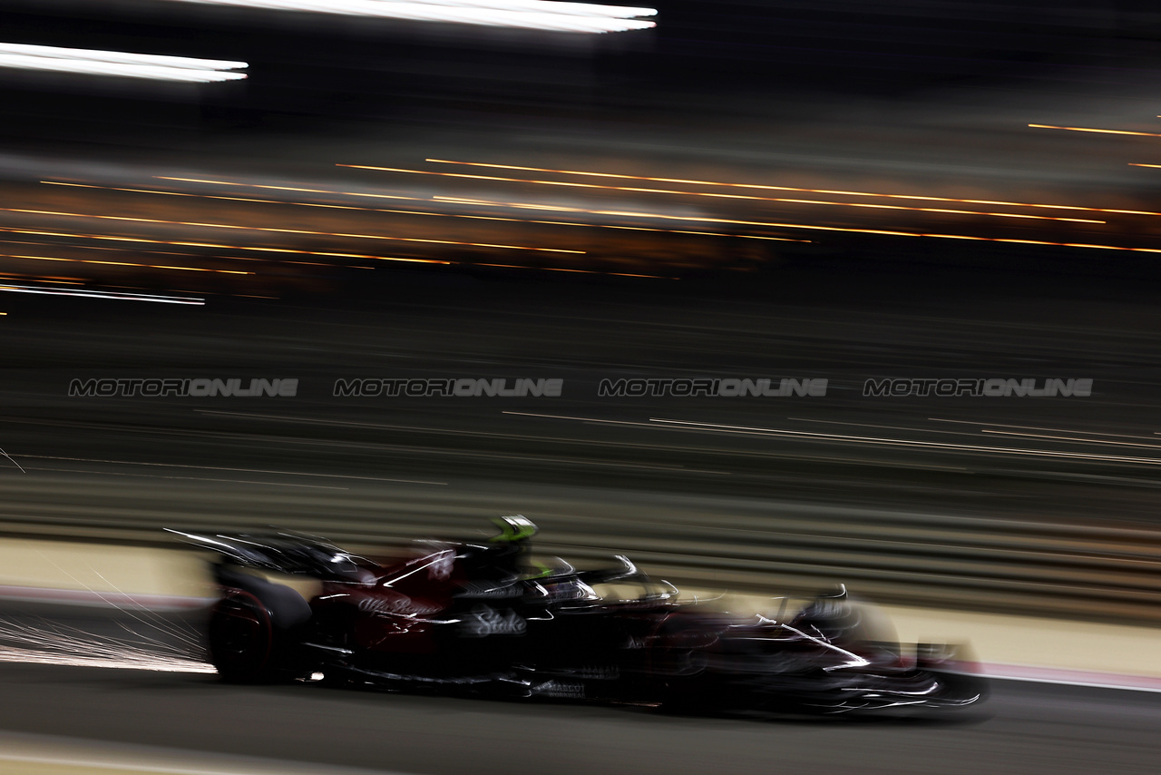GP BAHRAIN, Zhou Guanyu (CHN) Alfa Romeo F1 Team C43 sends sparks flying.

03.03.2023. Formula 1 World Championship, Rd 1, Bahrain Grand Prix, Sakhir, Bahrain, Practice Day

- www.xpbimages.com, EMail: requests@xpbimages.com © Copyright: Moy / XPB Images