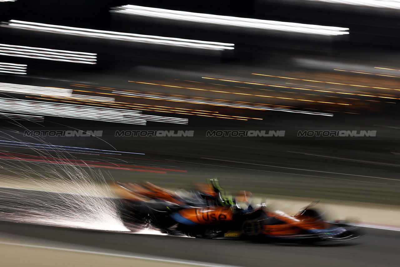 GP BAHRAIN, Lando Norris (GBR) McLaren MCL60 sends sparks flying.

03.03.2023. Formula 1 World Championship, Rd 1, Bahrain Grand Prix, Sakhir, Bahrain, Practice Day

- www.xpbimages.com, EMail: requests@xpbimages.com © Copyright: Moy / XPB Images