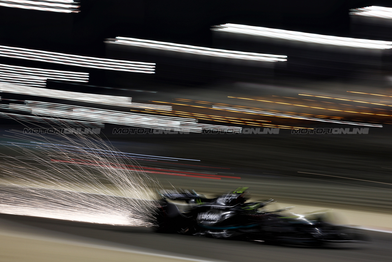GP BAHRAIN, Lewis Hamilton (GBR) Mercedes AMG F1 W14 sends sparks flying.

03.03.2023. Formula 1 World Championship, Rd 1, Bahrain Grand Prix, Sakhir, Bahrain, Practice Day

- www.xpbimages.com, EMail: requests@xpbimages.com © Copyright: Moy / XPB Images