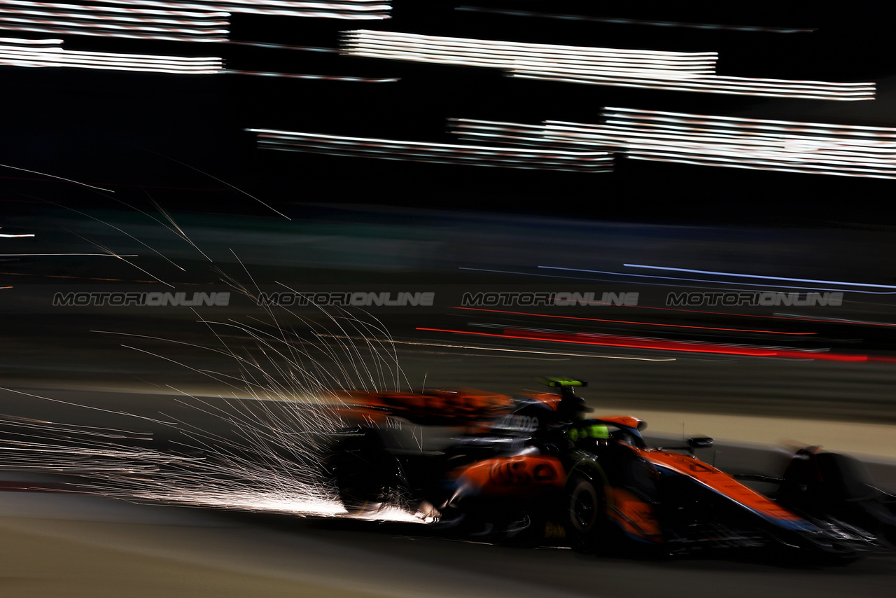 GP BAHRAIN, Lando Norris (GBR) McLaren MCL60 sends sparks flying.

03.03.2023. Formula 1 World Championship, Rd 1, Bahrain Grand Prix, Sakhir, Bahrain, Practice Day

- www.xpbimages.com, EMail: requests@xpbimages.com © Copyright: Moy / XPB Images