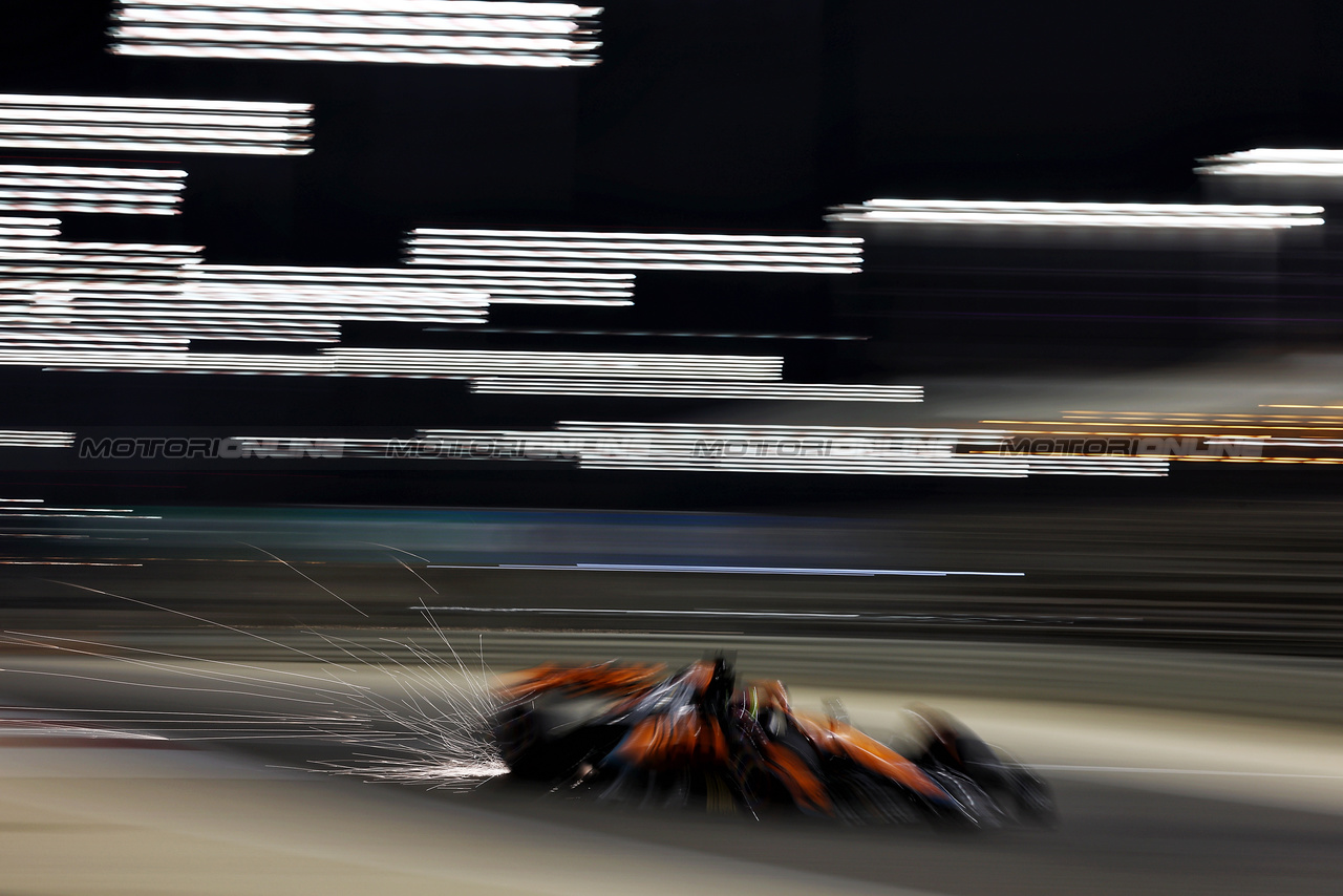 GP BAHRAIN, Oscar Piastri (AUS) McLaren MCL60 sends sparks flying.

03.03.2023. Formula 1 World Championship, Rd 1, Bahrain Grand Prix, Sakhir, Bahrain, Practice Day

- www.xpbimages.com, EMail: requests@xpbimages.com © Copyright: Moy / XPB Images
