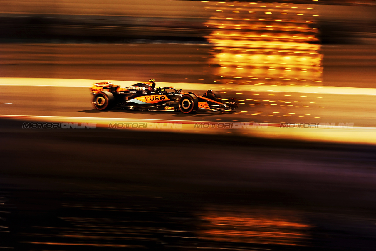 GP BAHRAIN, Lando Norris (GBR) McLaren MCL60.

03.03.2023. Formula 1 World Championship, Rd 1, Bahrain Grand Prix, Sakhir, Bahrain, Practice Day

- www.xpbimages.com, EMail: requests@xpbimages.com © Copyright: Bearne / XPB Images