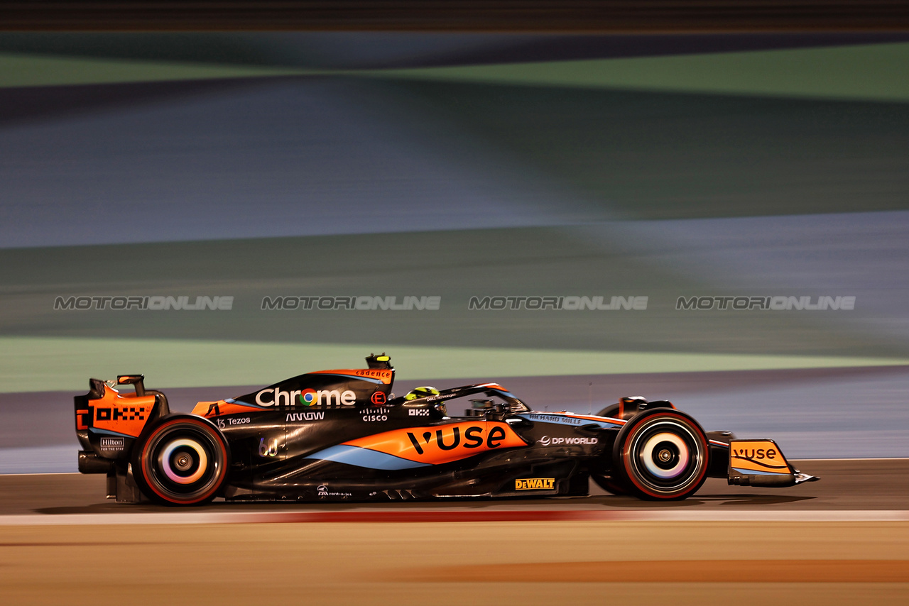 GP BAHRAIN, Lando Norris (GBR) McLaren MCL60.

03.03.2023. Formula 1 World Championship, Rd 1, Bahrain Grand Prix, Sakhir, Bahrain, Practice Day

 - www.xpbimages.com, EMail: requests@xpbimages.com © Copyright: Coates / XPB Images
