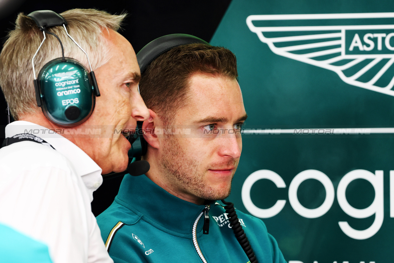 GP BAHRAIN, (L to R): Martin Whitmarsh (GBR) Aston Martin F1 Team Group Chief Executive Officer with Stoffel Vandoorne (BEL) Aston Martin F1 Team Test e Reserve Driver.

03.03.2023. Formula 1 World Championship, Rd 1, Bahrain Grand Prix, Sakhir, Bahrain, Practice Day

- www.xpbimages.com, EMail: requests@xpbimages.com © Copyright: Batchelor / XPB Images