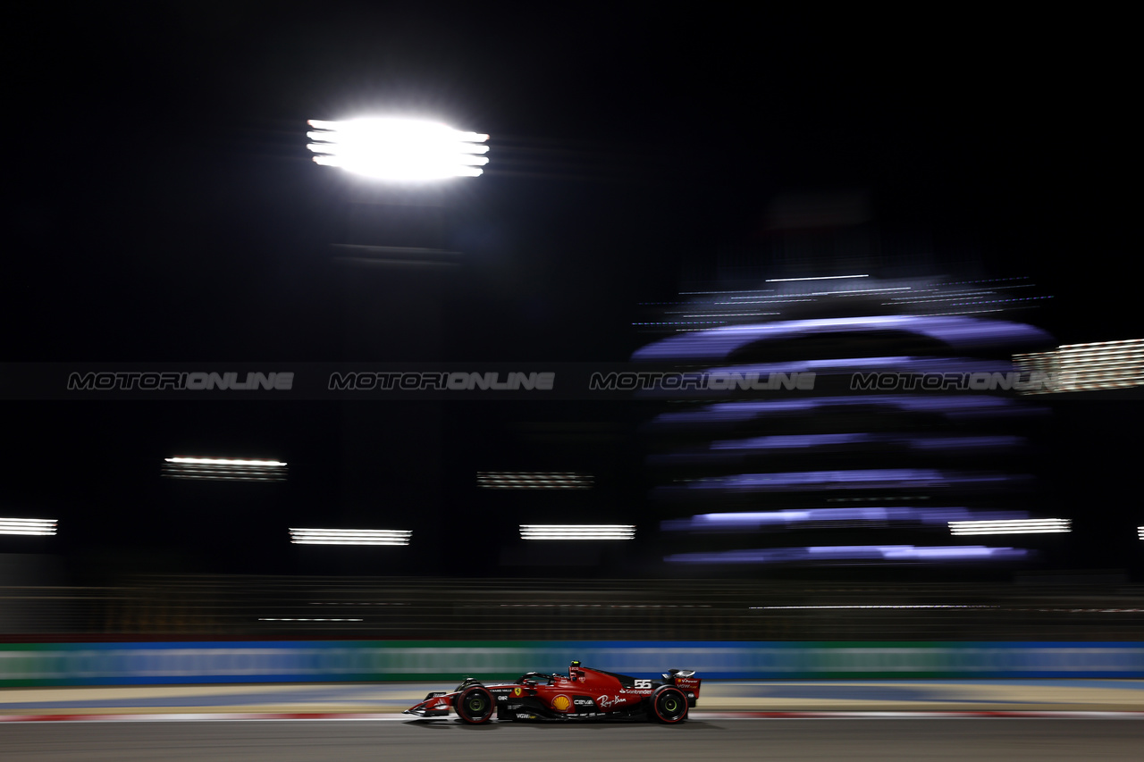 GP BAHRAIN, Carlos Sainz Jr (ESP) Ferrari SF-23.

03.03.2023. Formula 1 World Championship, Rd 1, Bahrain Grand Prix, Sakhir, Bahrain, Practice Day

- www.xpbimages.com, EMail: requests@xpbimages.com © Copyright: Moy / XPB Images