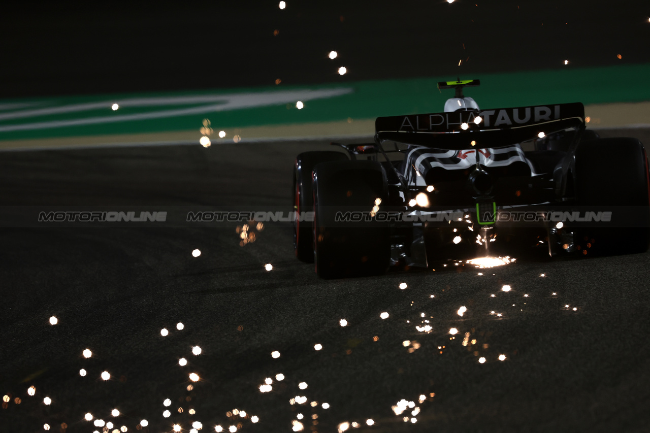 GP BAHRAIN, Yuki Tsunoda (JPN) AlphaTauri AT04 sends sparks flying.

03.03.2023. Formula 1 World Championship, Rd 1, Bahrain Grand Prix, Sakhir, Bahrain, Practice Day

 - www.xpbimages.com, EMail: requests@xpbimages.com © Copyright: Coates / XPB Images