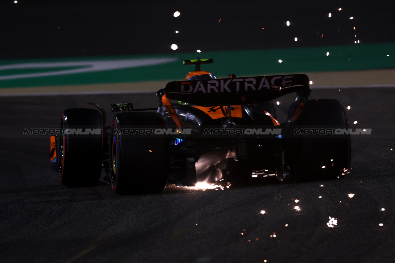 GP BAHRAIN, Lando Norris (GBR) McLaren MCL60 sends sparks flying.

03.03.2023. Formula 1 World Championship, Rd 1, Bahrain Grand Prix, Sakhir, Bahrain, Practice Day

 - www.xpbimages.com, EMail: requests@xpbimages.com © Copyright: Coates / XPB Images