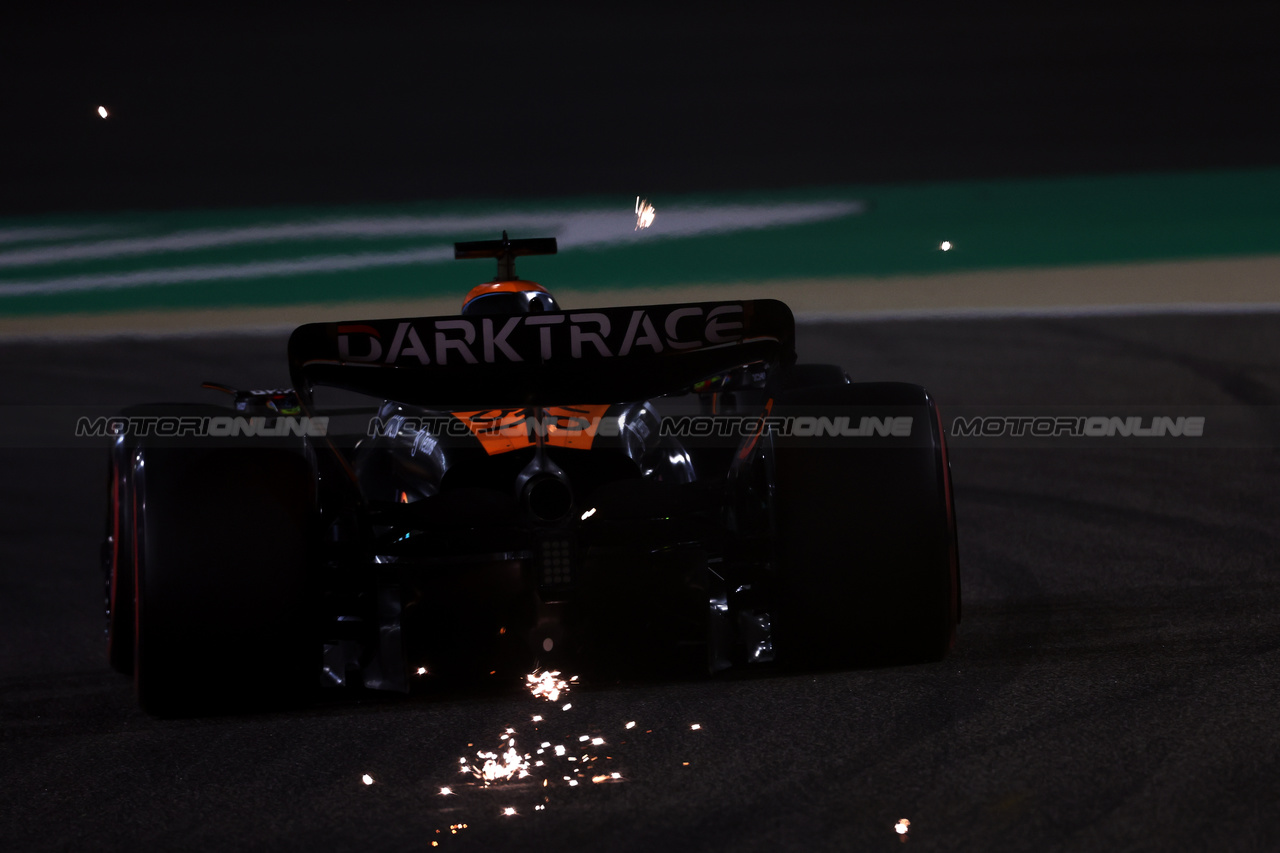 GP BAHRAIN, Oscar Piastri (AUS) McLaren MCL60 sends sparks flying.

03.03.2023. Formula 1 World Championship, Rd 1, Bahrain Grand Prix, Sakhir, Bahrain, Practice Day

 - www.xpbimages.com, EMail: requests@xpbimages.com © Copyright: Coates / XPB Images