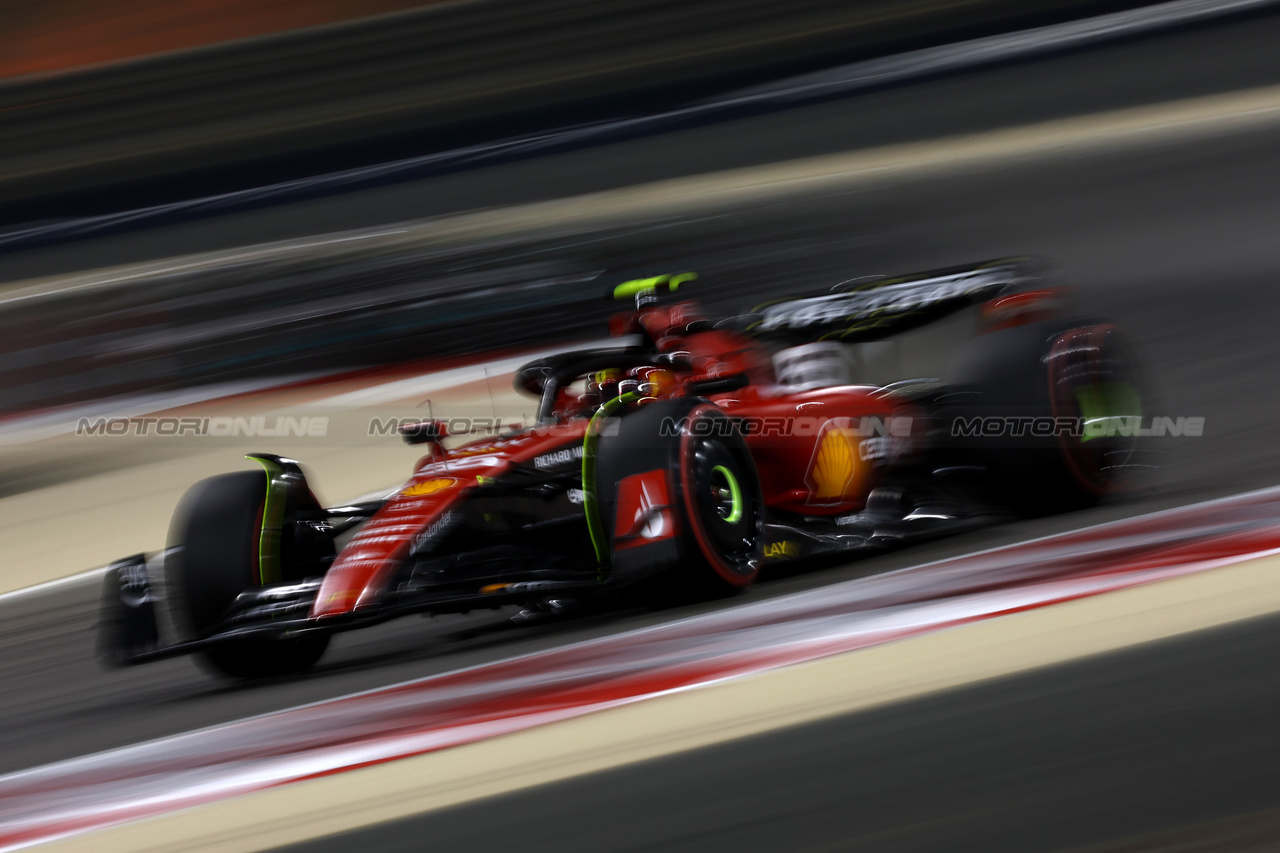 GP BAHRAIN, Carlos Sainz Jr (ESP) Ferrari SF-23.

03.03.2023. Formula 1 World Championship, Rd 1, Bahrain Grand Prix, Sakhir, Bahrain, Practice Day

- www.xpbimages.com, EMail: requests@xpbimages.com © Copyright: Moy / XPB Images