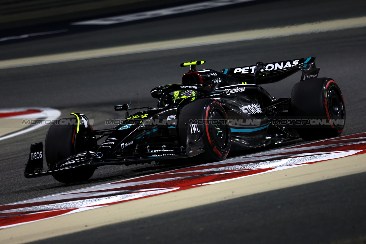 GP BAHRAIN, Lewis Hamilton (GBR) Mercedes AMG F1 W14.

03.03.2023. Formula 1 World Championship, Rd 1, Bahrain Grand Prix, Sakhir, Bahrain, Practice Day

- www.xpbimages.com, EMail: requests@xpbimages.com © Copyright: Moy / XPB Images