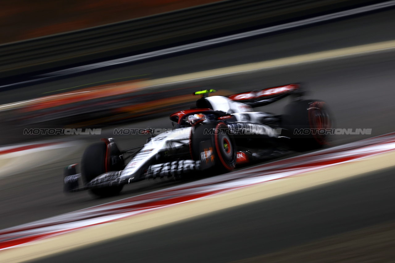 GP BAHRAIN, Yuki Tsunoda (JPN) AlphaTauri AT04.

03.03.2023. Formula 1 World Championship, Rd 1, Bahrain Grand Prix, Sakhir, Bahrain, Practice Day

- www.xpbimages.com, EMail: requests@xpbimages.com © Copyright: Moy / XPB Images