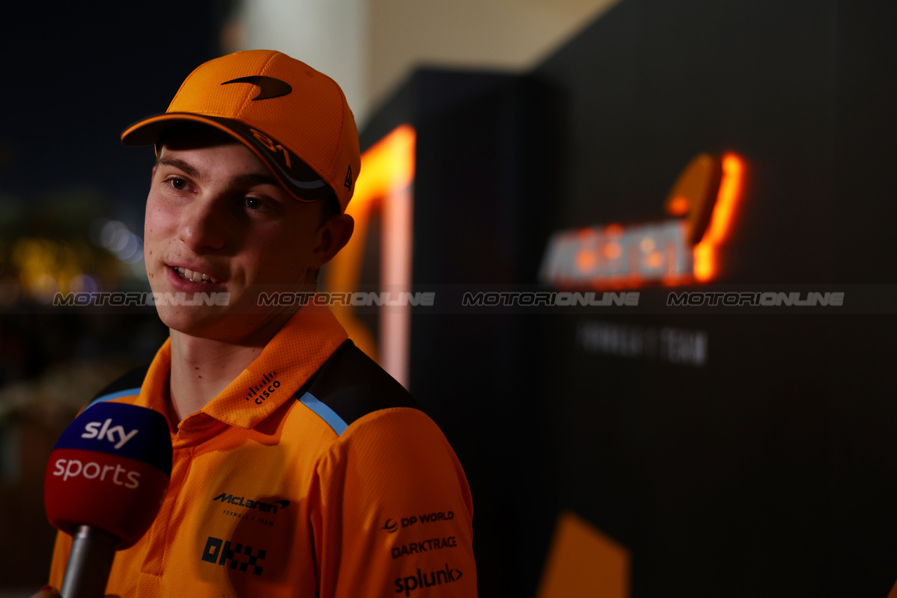 GP BAHRAIN, Oscar Piastri (AUS) McLaren with the media.

03.03.2023. Formula 1 World Championship, Rd 1, Bahrain Grand Prix, Sakhir, Bahrain, Practice Day

- www.xpbimages.com, EMail: requests@xpbimages.com © Copyright: Moy / XPB Images