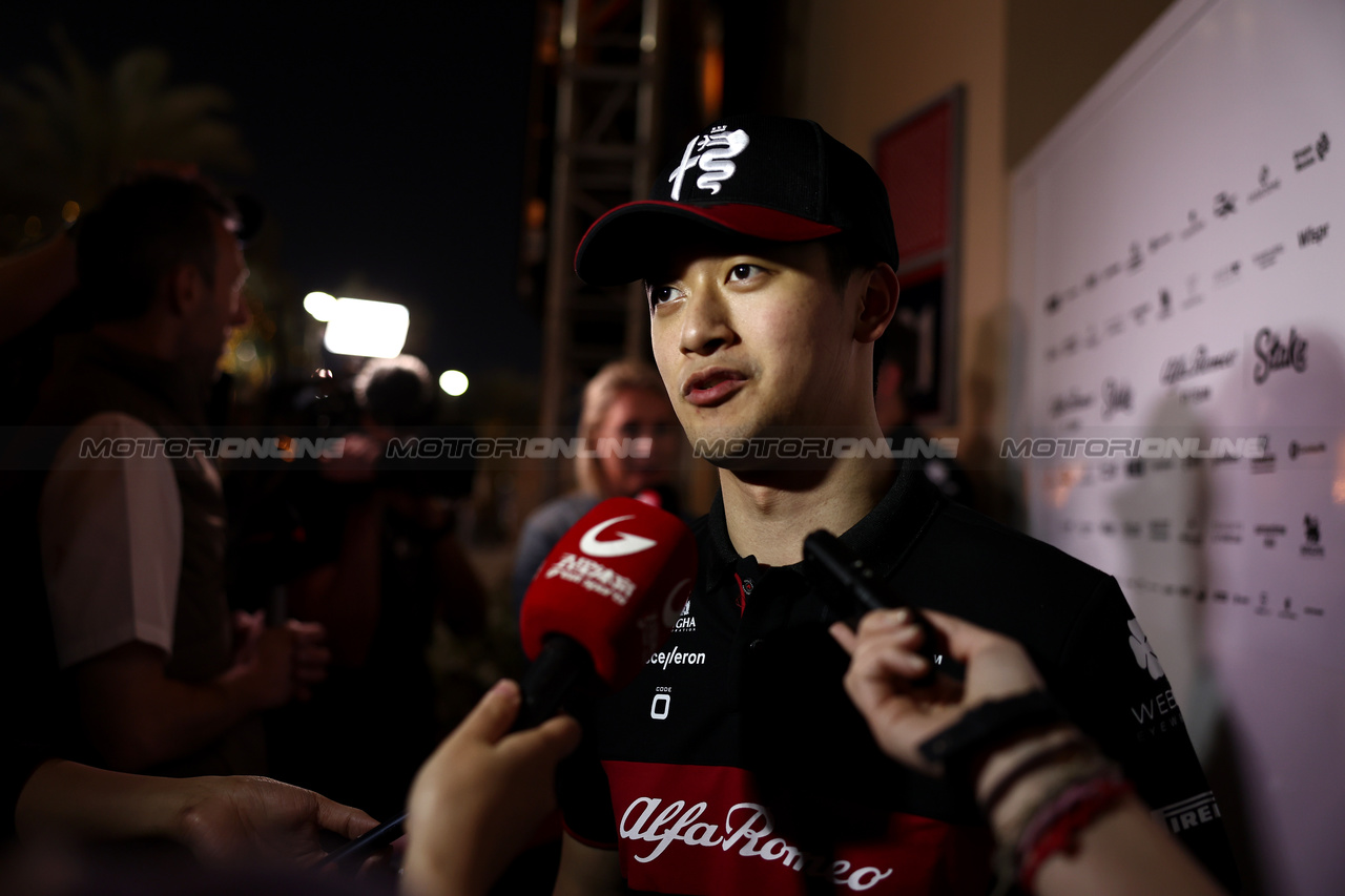 GP BAHRAIN, Zhou Guanyu (CHN) Alfa Romeo F1 Team with the media.

03.03.2023. Formula 1 World Championship, Rd 1, Bahrain Grand Prix, Sakhir, Bahrain, Practice Day

- www.xpbimages.com, EMail: requests@xpbimages.com © Copyright: Moy / XPB Images