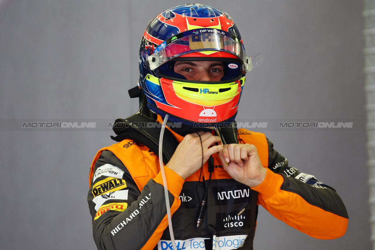 GP BAHRAIN, Oscar Piastri (AUS) McLaren MCL60.

03.03.2023. Formula 1 World Championship, Rd 1, Bahrain Grand Prix, Sakhir, Bahrain, Practice Day

- www.xpbimages.com, EMail: requests@xpbimages.com © Copyright: Batchelor / XPB Images