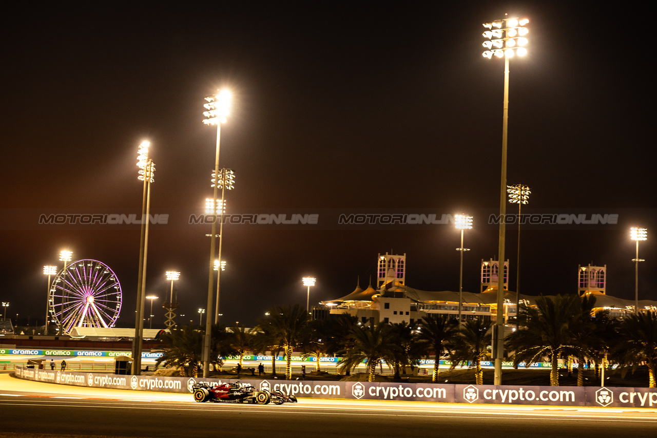 GP BAHRAIN, Valtteri Bottas (FIN) Alfa Romeo F1 Team C43.

03.03.2023. Formula 1 World Championship, Rd 1, Bahrain Grand Prix, Sakhir, Bahrain, Practice Day

- www.xpbimages.com, EMail: requests@xpbimages.com © Copyright: Bearne / XPB Images