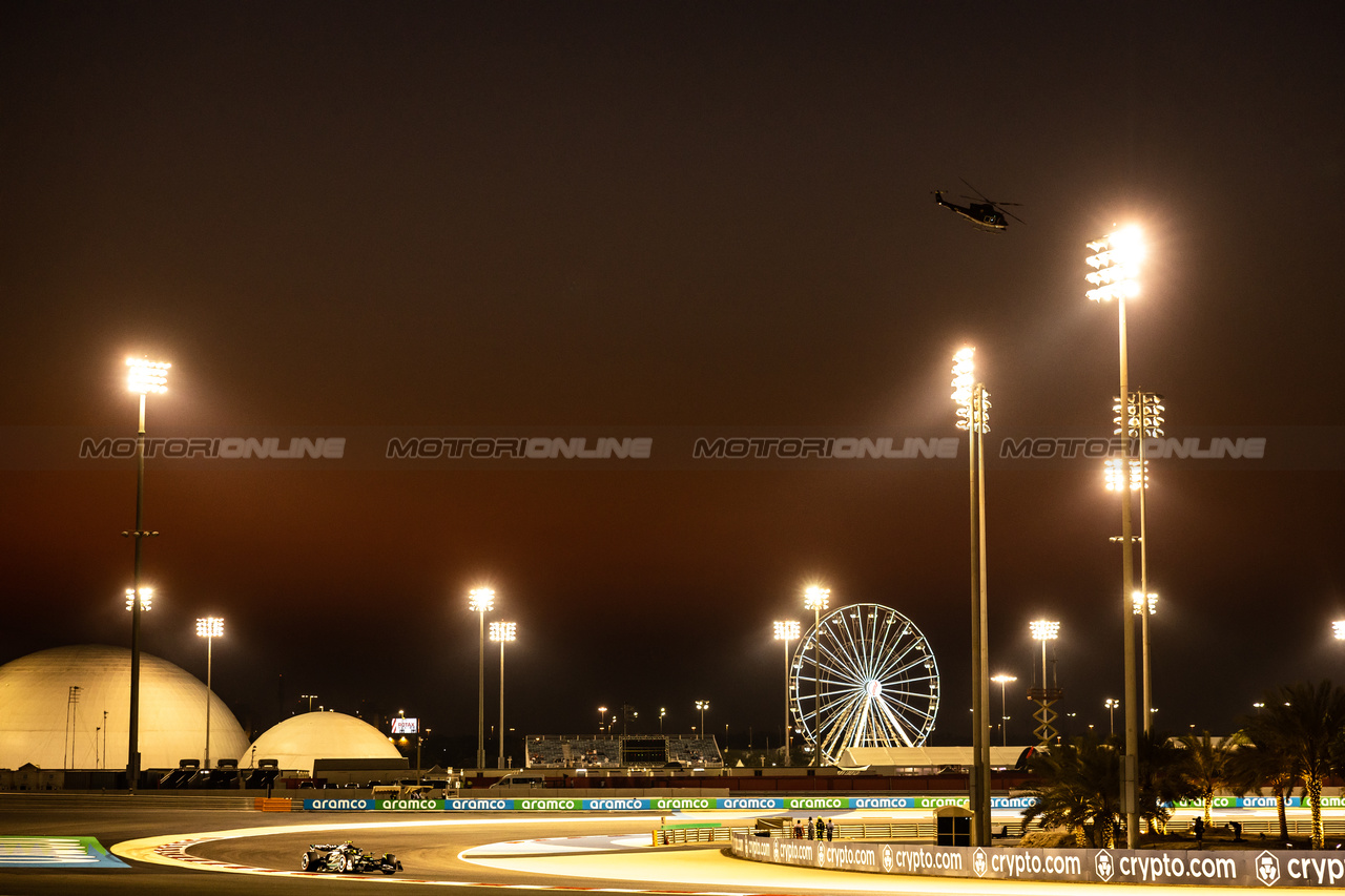 GP BAHRAIN, Lewis Hamilton (GBR) Mercedes AMG F1 W14.

03.03.2023. Formula 1 World Championship, Rd 1, Bahrain Grand Prix, Sakhir, Bahrain, Practice Day

- www.xpbimages.com, EMail: requests@xpbimages.com © Copyright: Bearne / XPB Images