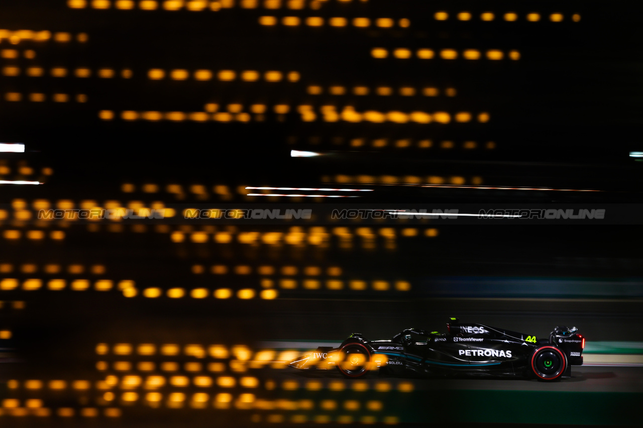 GP BAHRAIN, Lewis Hamilton (GBR), Mercedes AMG F1  
03.03.2023. Formula 1 World Championship, Rd 1, Bahrain Grand Prix, Sakhir, Bahrain, Practice Day
- www.xpbimages.com, EMail: requests@xpbimages.com ¬© Copyright: Charniaux / XPB Images
