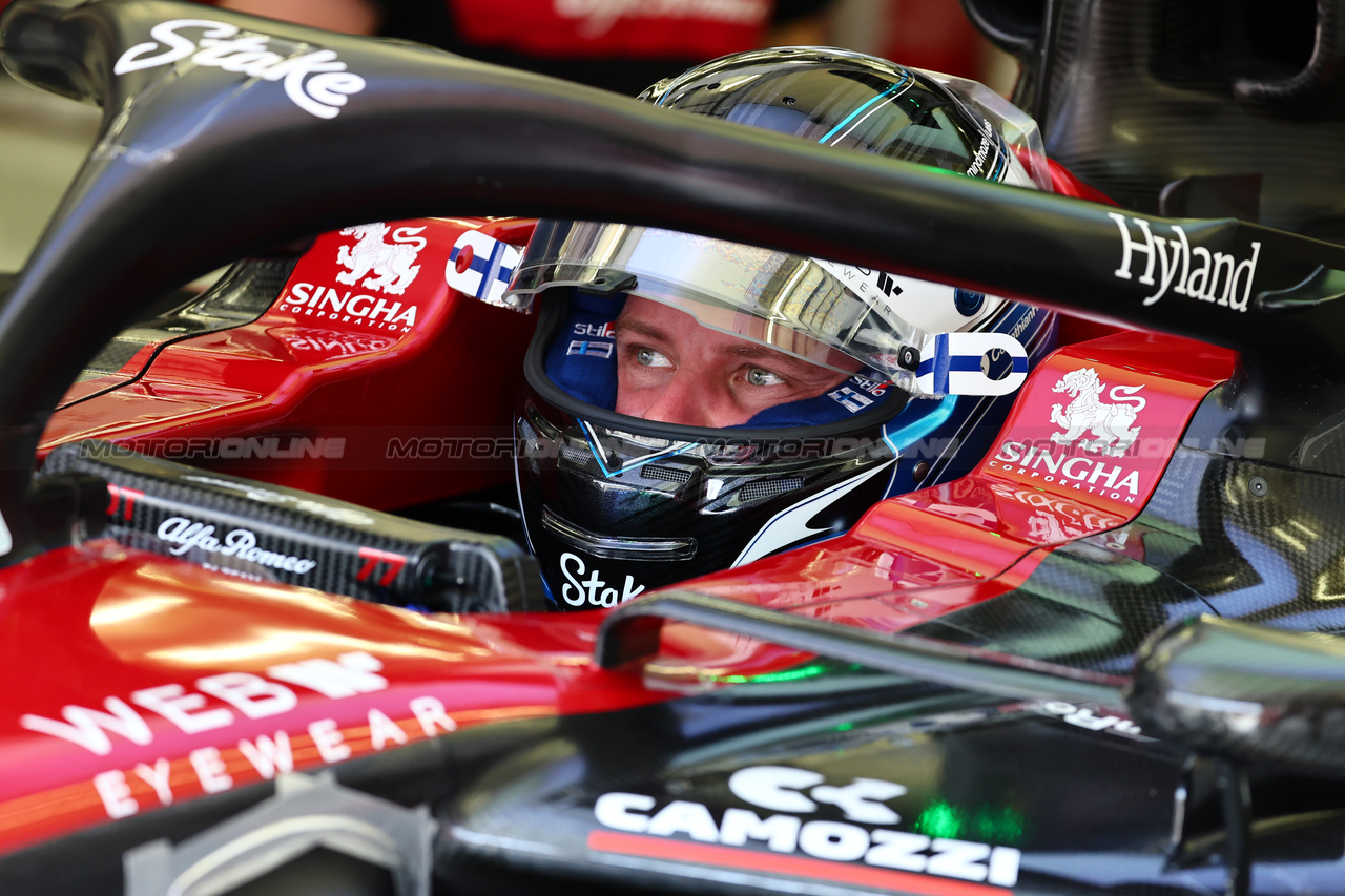 GP BAHRAIN, Valtteri Bottas (FIN) Alfa Romeo F1 Team C43.

03.03.2023. Formula 1 World Championship, Rd 1, Bahrain Grand Prix, Sakhir, Bahrain, Practice Day

- www.xpbimages.com, EMail: requests@xpbimages.com © Copyright: Batchelor / XPB Images
