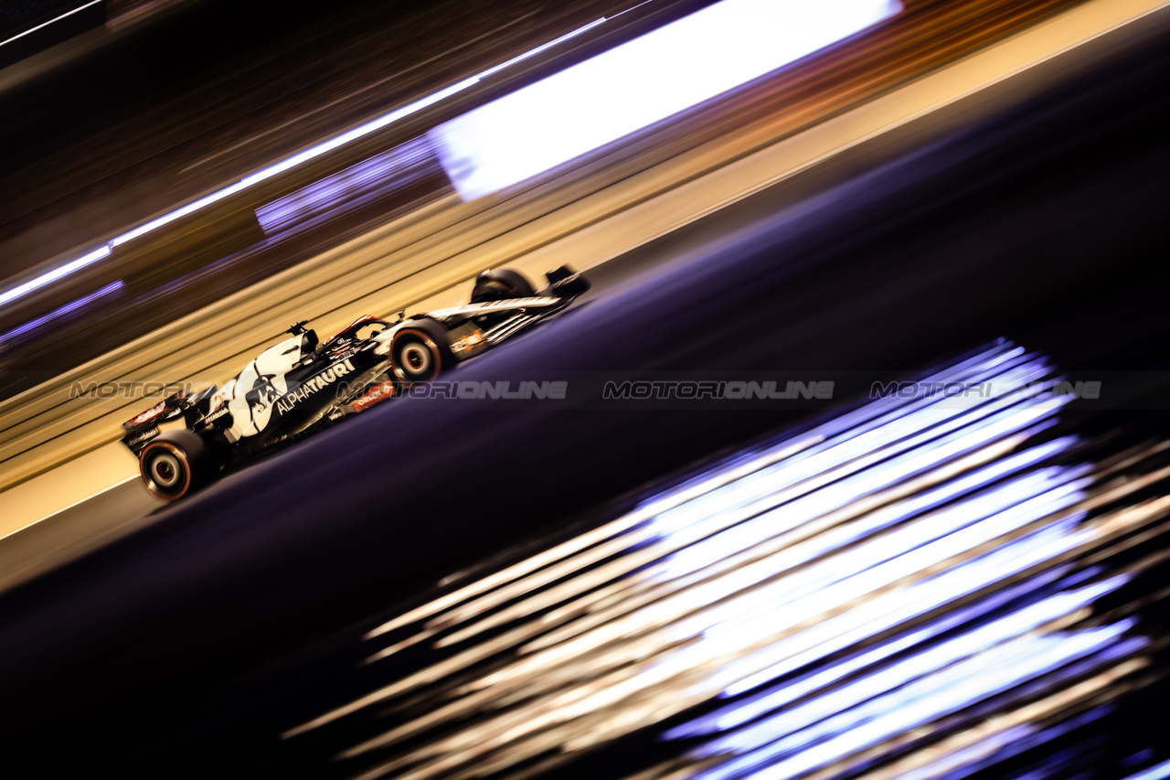 GP BAHRAIN, Nyck de Vries (NLD) AlphaTauri AT04.

03.03.2023. Formula 1 World Championship, Rd 1, Bahrain Grand Prix, Sakhir, Bahrain, Practice Day

- www.xpbimages.com, EMail: requests@xpbimages.com © Copyright: Bearne / XPB Images