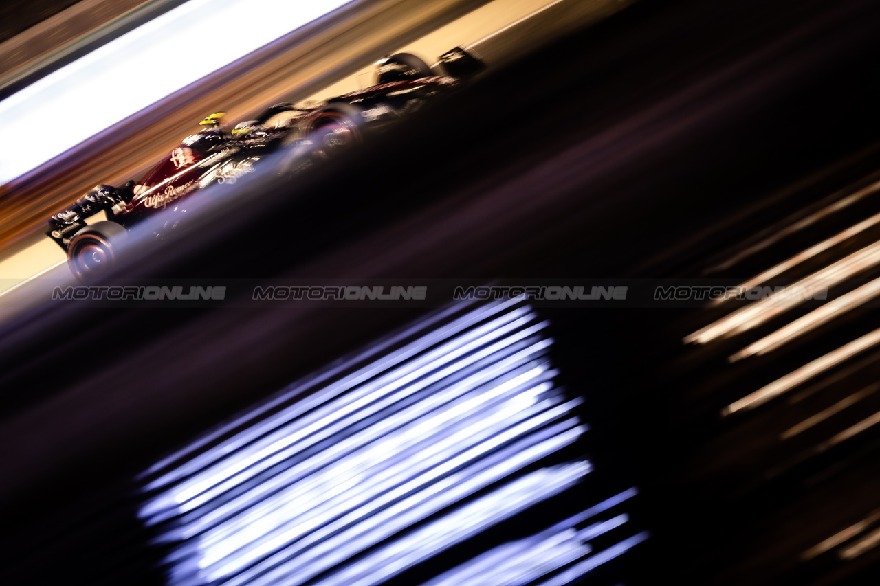 GP BAHRAIN, Zhou Guanyu (CHN) Alfa Romeo F1 Team C43.

03.03.2023. Formula 1 World Championship, Rd 1, Bahrain Grand Prix, Sakhir, Bahrain, Practice Day

- www.xpbimages.com, EMail: requests@xpbimages.com © Copyright: Bearne / XPB Images
