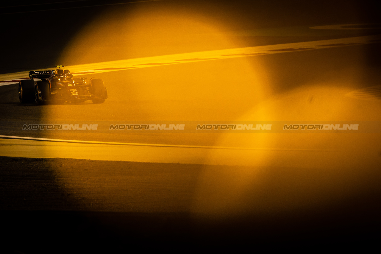 GP BAHRAIN, Logan Sargeant (USA) Williams Racing FW45.

03.03.2023. Formula 1 World Championship, Rd 1, Bahrain Grand Prix, Sakhir, Bahrain, Practice Day

- www.xpbimages.com, EMail: requests@xpbimages.com © Copyright: Bearne / XPB Images