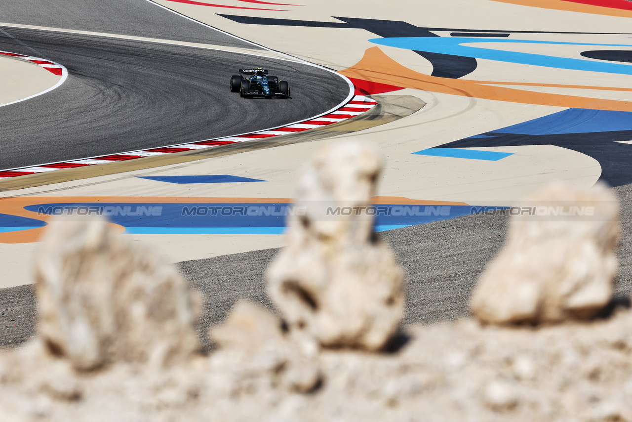GP BAHRAIN, Fernando Alonso (ESP) Aston Martin F1 Team AMR23.

03.03.2023. Formula 1 World Championship, Rd 1, Bahrain Grand Prix, Sakhir, Bahrain, Practice Day

- www.xpbimages.com, EMail: requests@xpbimages.com © Copyright: Moy / XPB Images