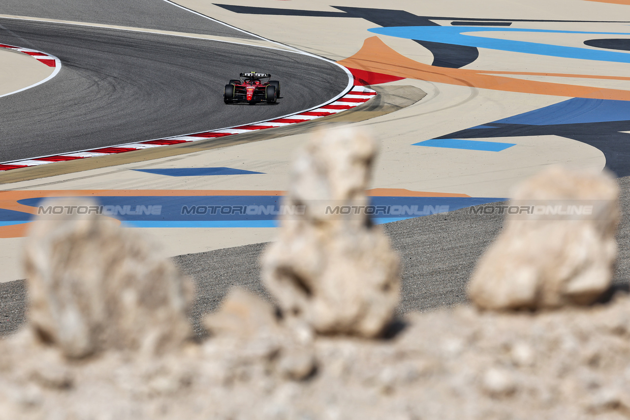 GP BAHRAIN, Carlos Sainz Jr (ESP) Ferrari SF-23.

03.03.2023. Formula 1 World Championship, Rd 1, Bahrain Grand Prix, Sakhir, Bahrain, Practice Day

- www.xpbimages.com, EMail: requests@xpbimages.com © Copyright: Moy / XPB Images