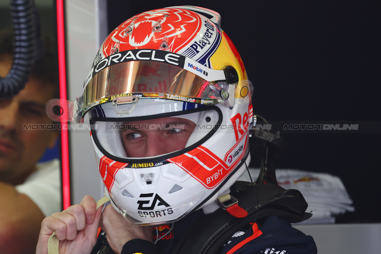 GP BAHRAIN, Max Verstappen (NLD) Red Bull Racing.

03.03.2023. Formula 1 World Championship, Rd 1, Bahrain Grand Prix, Sakhir, Bahrain, Practice Day

 - www.xpbimages.com, EMail: requests@xpbimages.com © Copyright: Coates / XPB Images