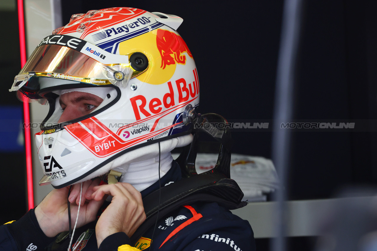 GP BAHRAIN, Max Verstappen (NLD) Red Bull Racing.

03.03.2023. Formula 1 World Championship, Rd 1, Bahrain Grand Prix, Sakhir, Bahrain, Practice Day

 - www.xpbimages.com, EMail: requests@xpbimages.com © Copyright: Coates / XPB Images
