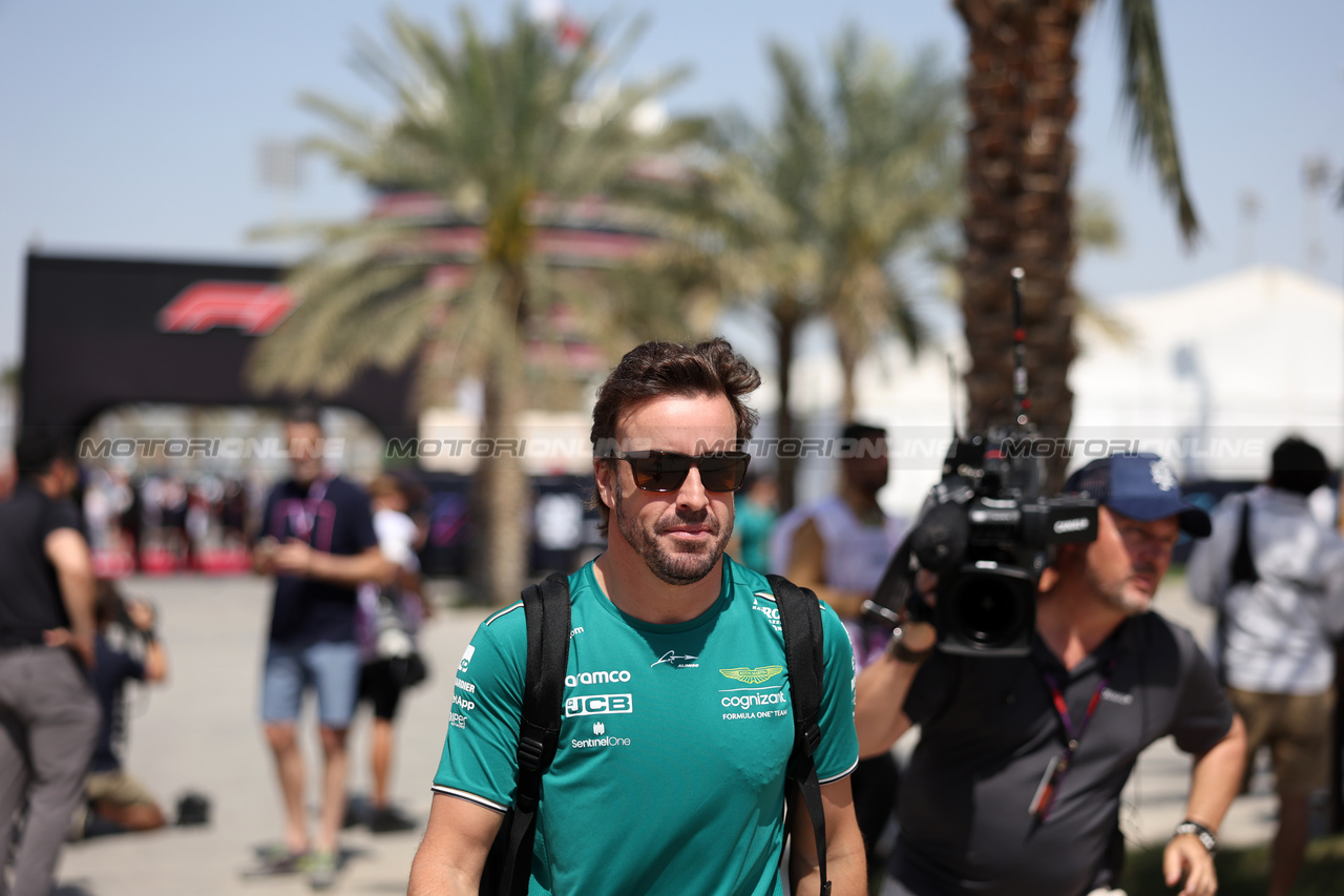GP BAHRAIN, Fernando Alonso (ESP) Aston Martin F1 Team.

03.03.2023. Formula 1 World Championship, Rd 1, Bahrain Grand Prix, Sakhir, Bahrain, Practice Day

- www.xpbimages.com, EMail: requests@xpbimages.com © Copyright: Bearne / XPB Images