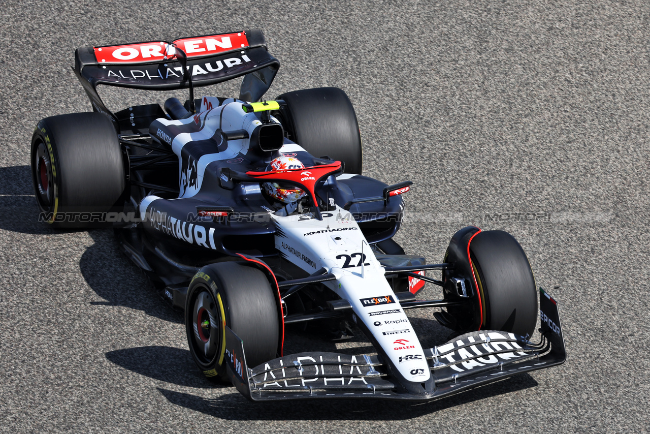 GP BAHRAIN, Yuki Tsunoda (JPN) AlphaTauri AT04.

03.03.2023. Formula 1 World Championship, Rd 1, Bahrain Grand Prix, Sakhir, Bahrain, Practice Day

- www.xpbimages.com, EMail: requests@xpbimages.com © Copyright: Bearne / XPB Images