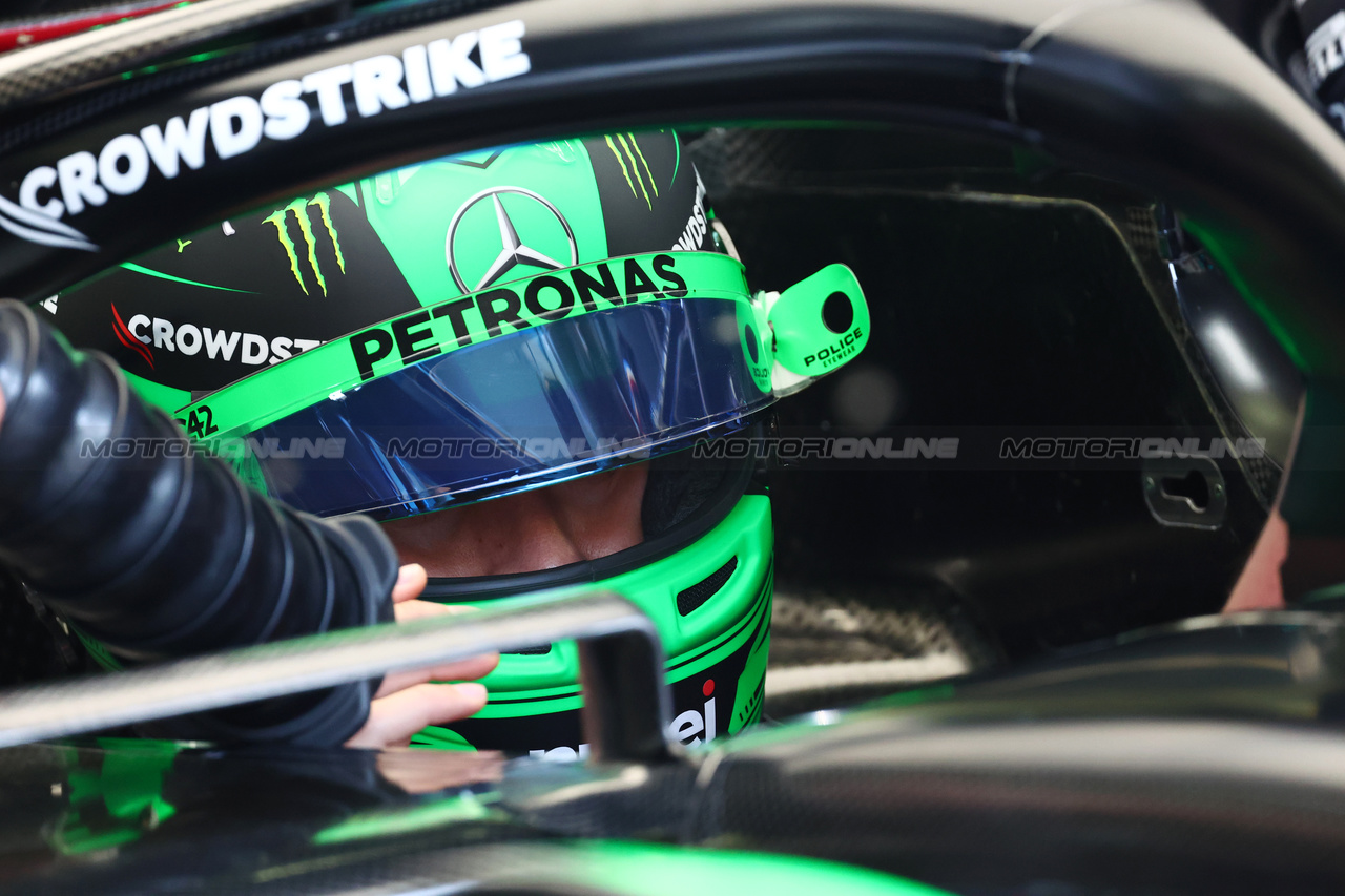 GP BAHRAIN, George Russell (GBR) Mercedes AMG F1 W14.

03.03.2023. Formula 1 World Championship, Rd 1, Bahrain Grand Prix, Sakhir, Bahrain, Practice Day

- www.xpbimages.com, EMail: requests@xpbimages.com © Copyright: Batchelor / XPB Images