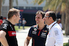 GP BAHRAIN, Andreas Seidl (GER) Sauber Group Chief Executive Officer (Left) with Pierre Wache (FRA) Red Bull Racing Technical Director (Centre).
03.03.2023. Formula 1 World Championship, Rd 1, Bahrain Grand Prix, Sakhir, Bahrain, Practice Day
- www.xpbimages.com, EMail: requests@xpbimages.com © Copyright: Bearne / XPB Images
