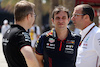 GP BAHRAIN, Andreas Seidl (GER) Sauber Group Chief Executive Officer (Left) with Pierre Wache (FRA) Red Bull Racing Technical Director (Centre).
03.03.2023. Formula 1 World Championship, Rd 1, Bahrain Grand Prix, Sakhir, Bahrain, Practice Day
- www.xpbimages.com, EMail: requests@xpbimages.com © Copyright: Bearne / XPB Images