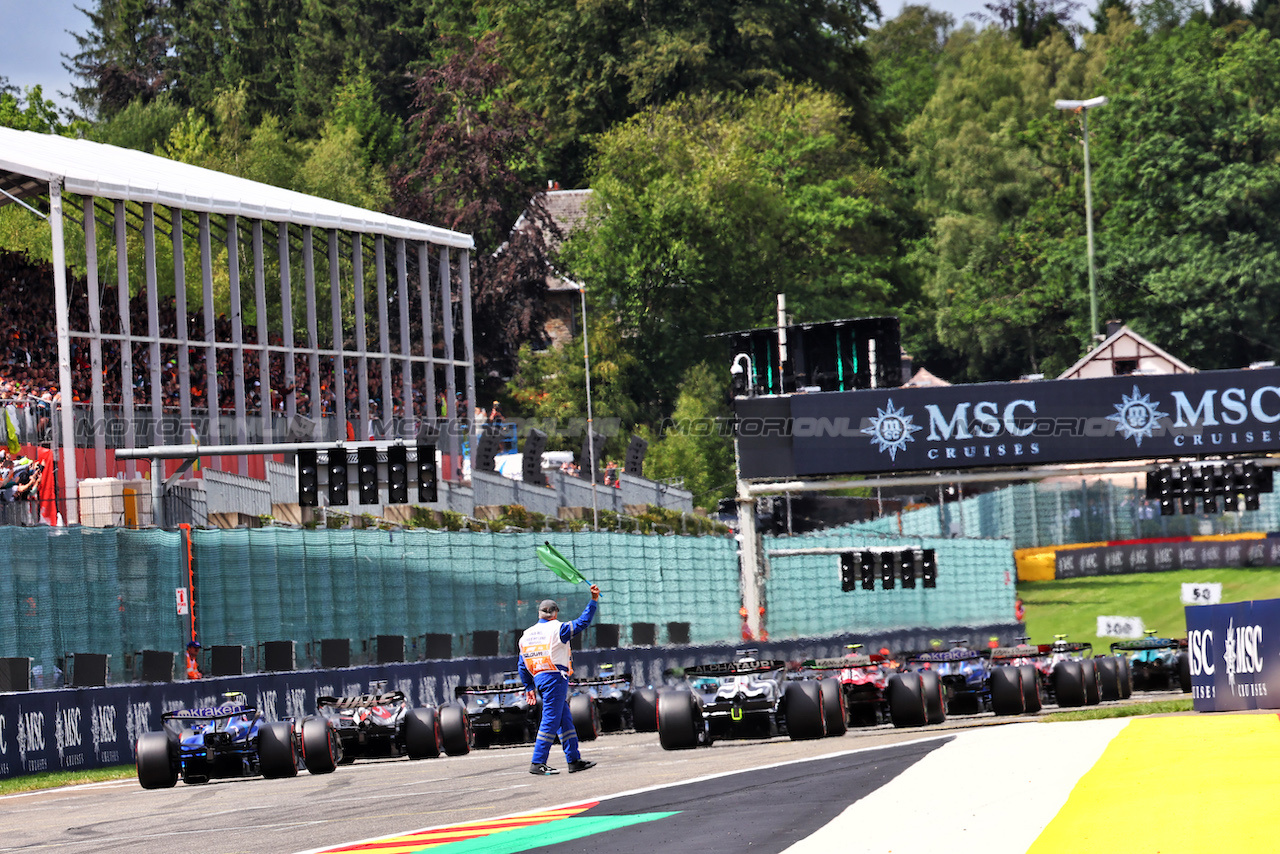 GP BELGIO, Bernard, Chief Pit Lane Marshal, waves the green flag at the partenza of the race.
30.07.2023. Formula 1 World Championship, Rd 13, Belgian Grand Prix, Spa Francorchamps, Belgium, Gara Day.
- www.xpbimages.com, EMail: requests@xpbimages.com © Copyright: Batchelor / XPB Images