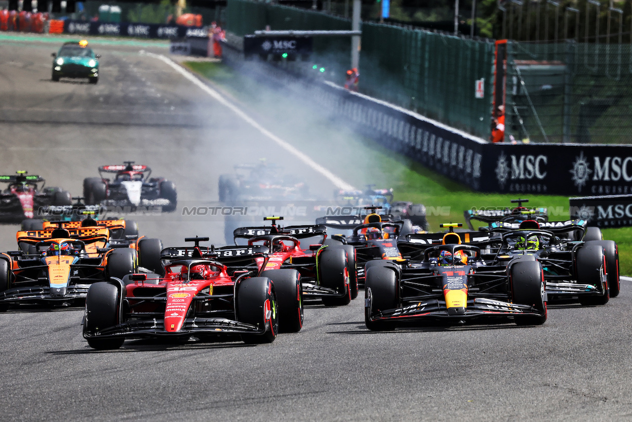 GP BELGIO, Charles Leclerc (MON) Ferrari SF-23 davanti a Sergio Perez (MEX) Red Bull Racing RB19 at the partenza of the race.
30.07.2023. Formula 1 World Championship, Rd 13, Belgian Grand Prix, Spa Francorchamps, Belgium, Gara Day.
- www.xpbimages.com, EMail: requests@xpbimages.com © Copyright: Bearne / XPB Images