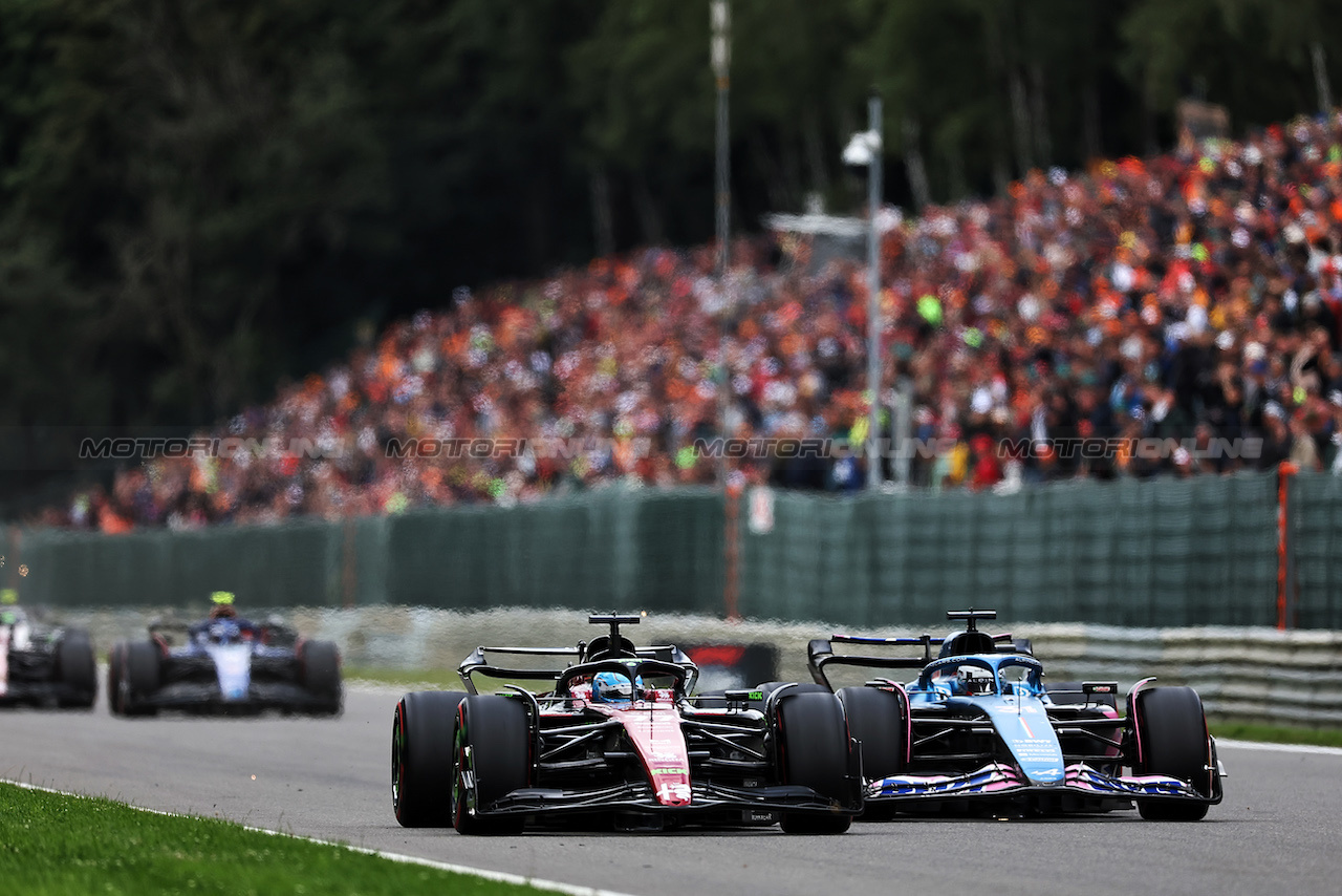 GP BELGIO, Valtteri Bottas (FIN) Alfa Romeo F1 Team C43 e Esteban Ocon (FRA) Alpine F1 Team A523 battle for position.
30.07.2023. Formula 1 World Championship, Rd 13, Belgian Grand Prix, Spa Francorchamps, Belgium, Gara Day.
 - www.xpbimages.com, EMail: requests@xpbimages.com © Copyright: Rew / XPB Images