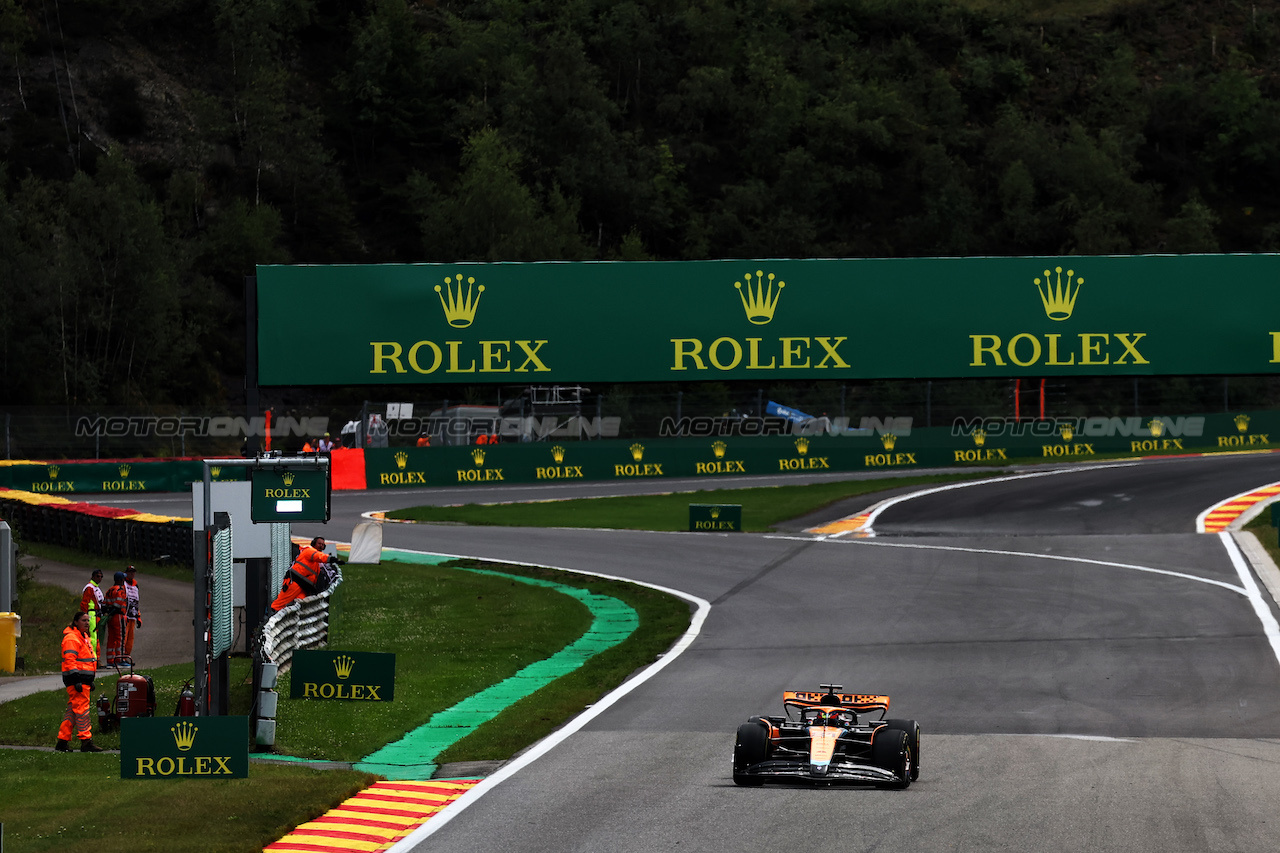 GP BELGIO, Oscar Piastri (AUS) McLaren MCL60 with damage.
30.07.2023. Formula 1 World Championship, Rd 13, Belgian Grand Prix, Spa Francorchamps, Belgium, Gara Day.
- www.xpbimages.com, EMail: requests@xpbimages.com © Copyright: Moy / XPB Images