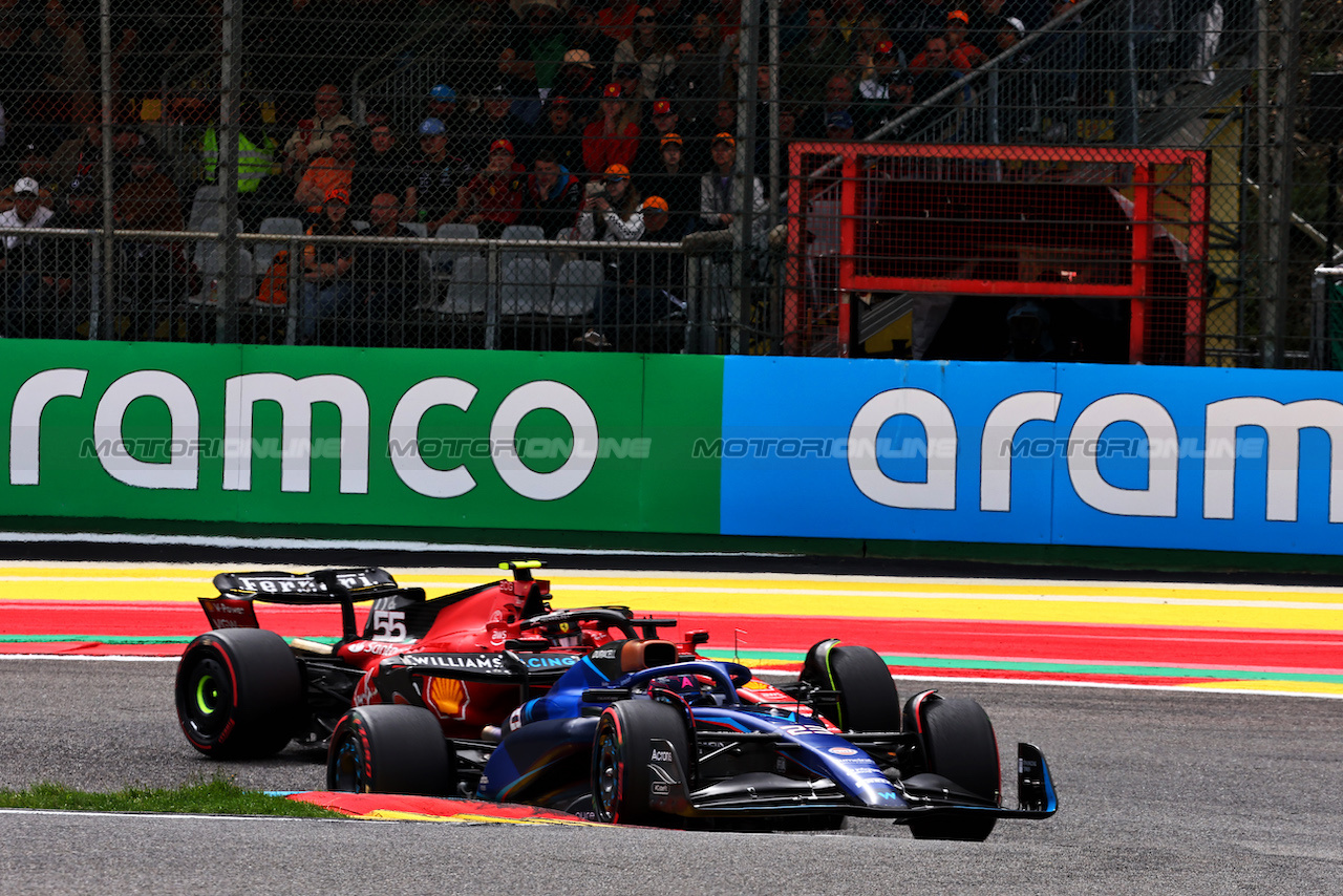 GP BELGIO, Alexander Albon (THA) Williams Racing FW45 e Carlos Sainz Jr (ESP) Ferrari SF-23 battle for position.
30.07.2023. Formula 1 World Championship, Rd 13, Belgian Grand Prix, Spa Francorchamps, Belgium, Gara Day.
- www.xpbimages.com, EMail: requests@xpbimages.com © Copyright: Batchelor / XPB Images