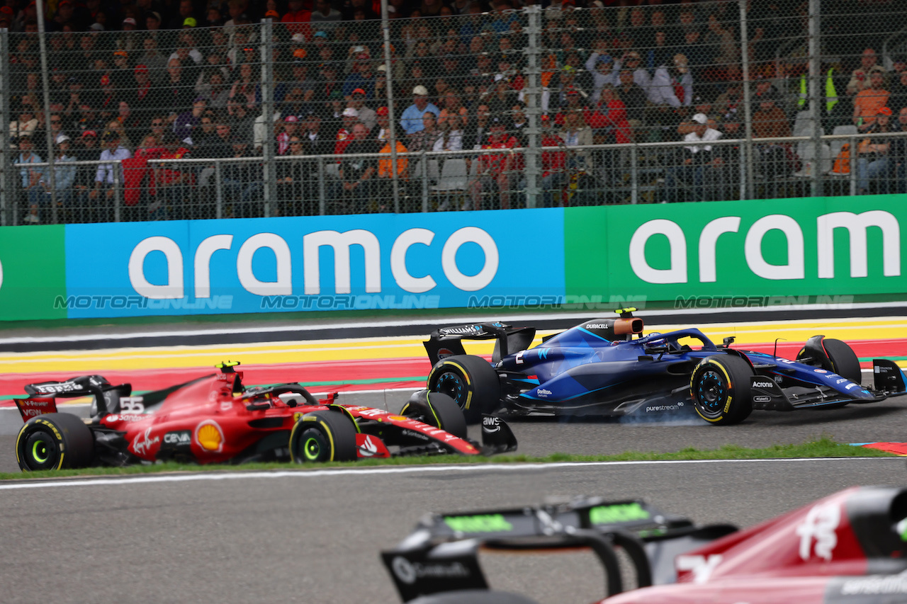 GP BELGIO, Carlos Sainz Jr (ESP) Ferrari SF-23 e Logan Sargeant (USA) Williams Racing FW45 battle for position.
30.07.2023. Formula 1 World Championship, Rd 13, Belgian Grand Prix, Spa Francorchamps, Belgium, Gara Day.
- www.xpbimages.com, EMail: requests@xpbimages.com © Copyright: Batchelor / XPB Images