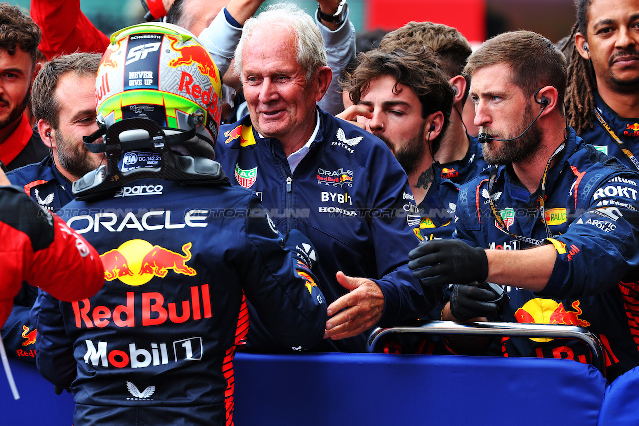 GP BELGIO, Sergio Perez (MEX) Red Bull Racing celebrates his second position in parc ferme with Dr Helmut Marko (AUT) Red Bull Motorsport Consultant.
30.07.2023. Formula 1 World Championship, Rd 13, Belgian Grand Prix, Spa Francorchamps, Belgium, Gara Day.
- www.xpbimages.com, EMail: requests@xpbimages.com © Copyright: Batchelor / XPB Images
