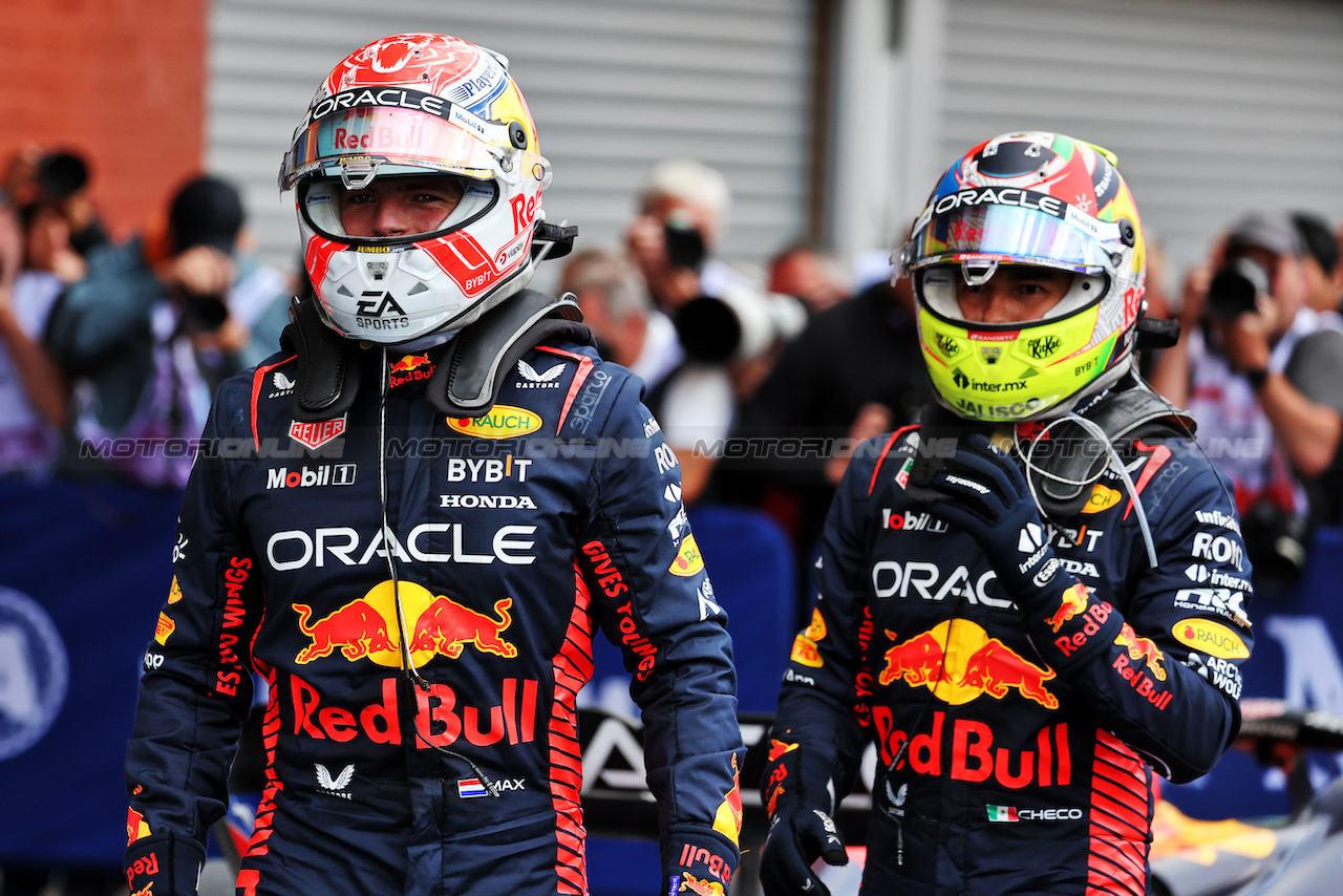 GP BELGIO, (L to R): Gara winner Max Verstappen (NLD) Red Bull Racing celebrates with second placed team mate Sergio Perez (MEX) Red Bull Racing in parc ferme.
30.07.2023. Formula 1 World Championship, Rd 13, Belgian Grand Prix, Spa Francorchamps, Belgium, Gara Day.
- www.xpbimages.com, EMail: requests@xpbimages.com © Copyright: Moy / XPB Images