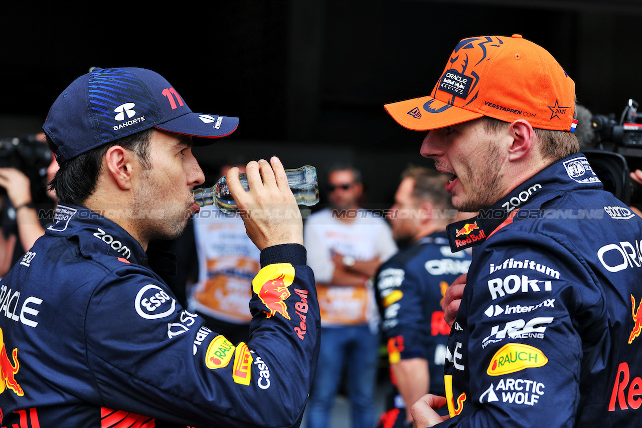 GP BELGIO, (L to R): Second placed Sergio Perez (MEX) Red Bull Racing with team mate e vincitore Max Verstappen (NLD) Red Bull Racing in parc ferme.
30.07.2023. Formula 1 World Championship, Rd 13, Belgian Grand Prix, Spa Francorchamps, Belgium, Gara Day.
- www.xpbimages.com, EMail: requests@xpbimages.com © Copyright: Moy / XPB Images