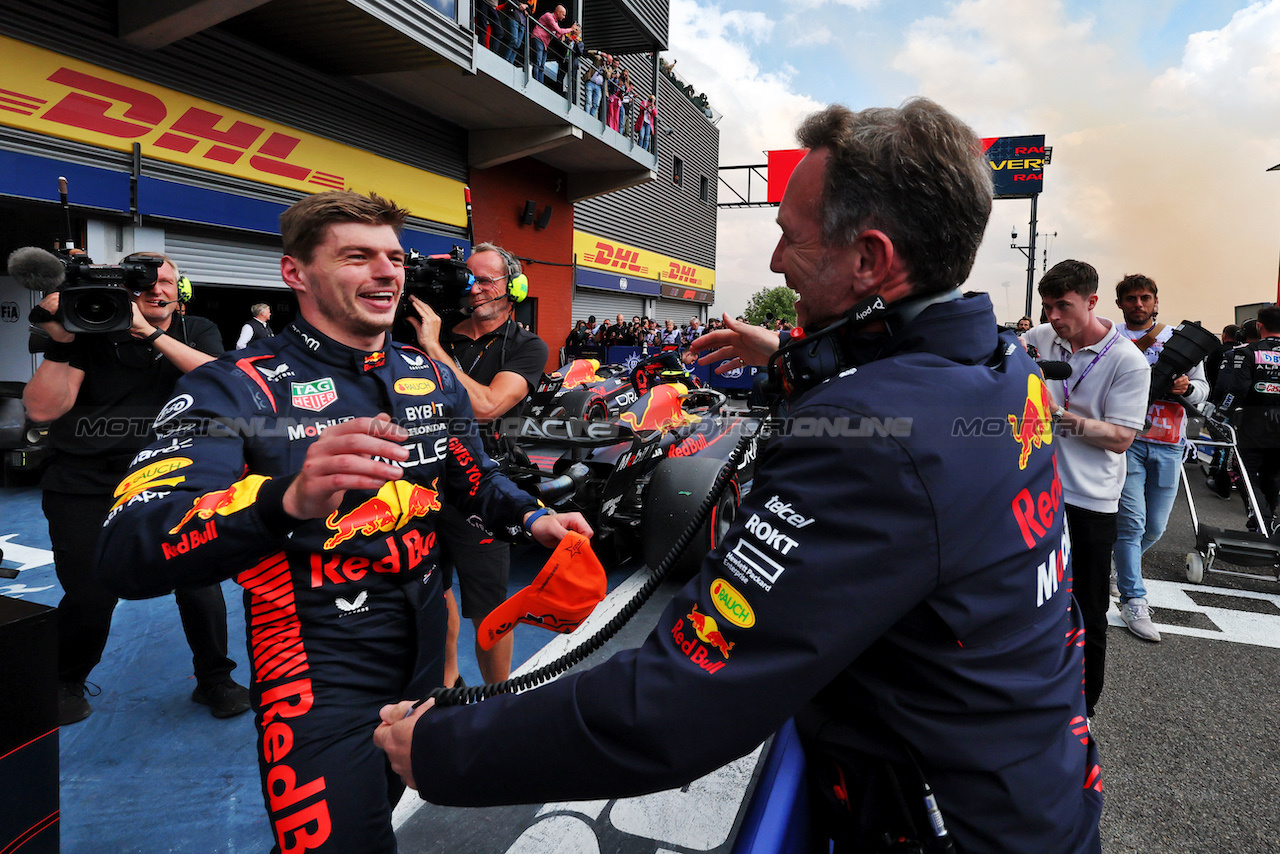 GP BELGIO, Gara winner Max Verstappen (NLD) Red Bull Racing celebrates with Christian Horner (GBR) Red Bull Racing Team Principal in parc ferme.
30.07.2023. Formula 1 World Championship, Rd 13, Belgian Grand Prix, Spa Francorchamps, Belgium, Gara Day.
- www.xpbimages.com, EMail: requests@xpbimages.com © Copyright: Moy / XPB Images