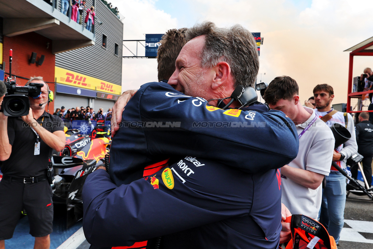 GP BELGIO, Gara winner Max Verstappen (NLD) Red Bull Racing celebrates with Christian Horner (GBR) Red Bull Racing Team Principal in parc ferme.
30.07.2023. Formula 1 World Championship, Rd 13, Belgian Grand Prix, Spa Francorchamps, Belgium, Gara Day.
- www.xpbimages.com, EMail: requests@xpbimages.com © Copyright: Moy / XPB Images